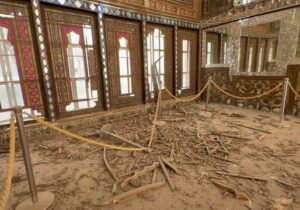 تخت مرمرِ کاخ گلستان حفاظت اضطراری شد